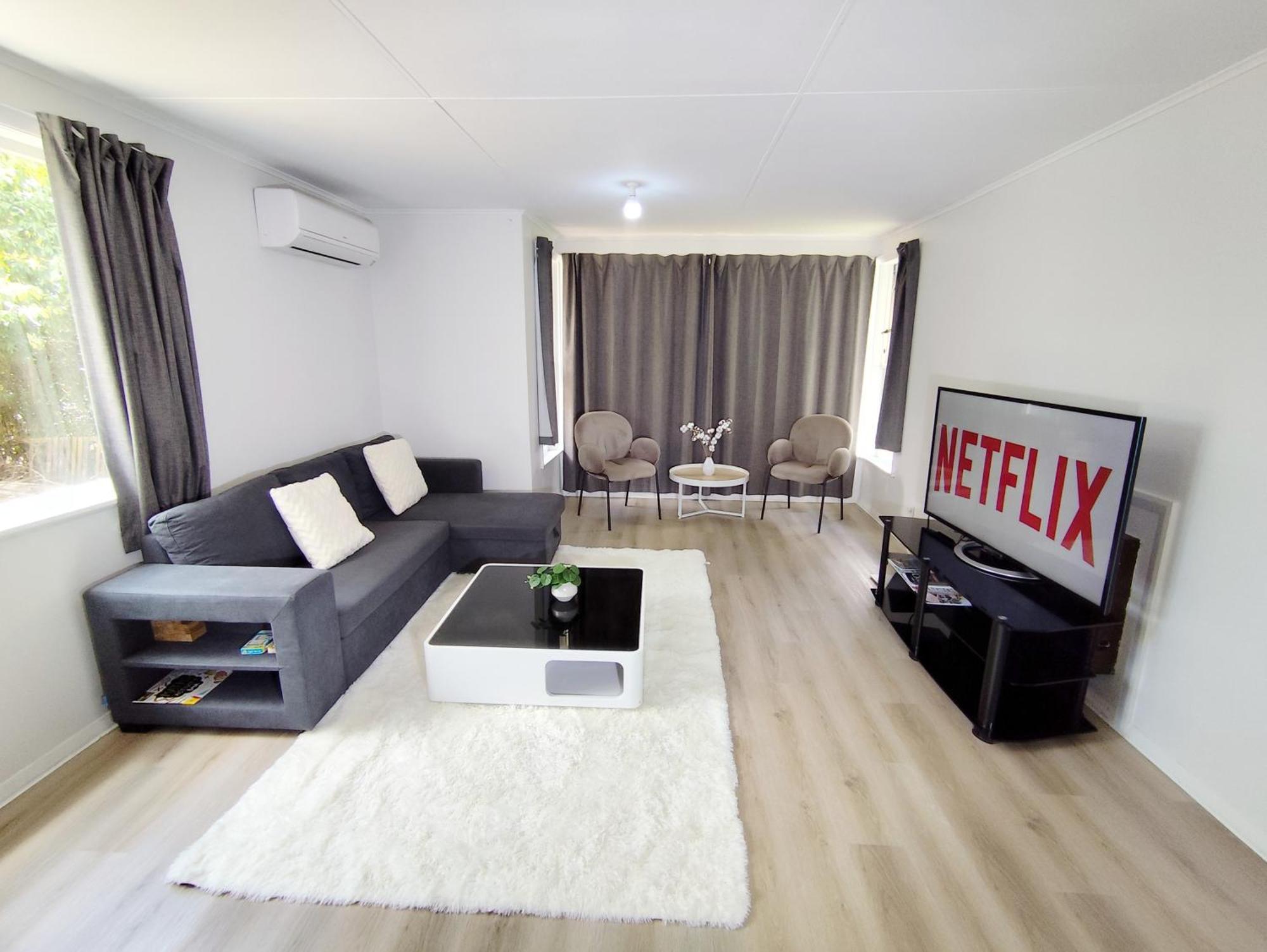 3-Bedroom House-Big Yard- Netflix Хамилтън Екстериор снимка